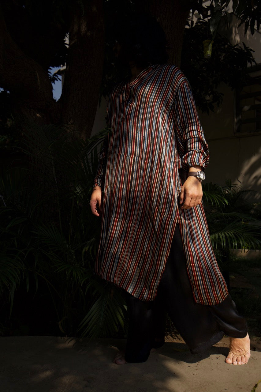 Taha Black Striped Unisex Silk Kurta